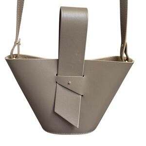 Carolina Santo Domingo Leather Amphora Shoulder crossbody Bag gray/taupe leather